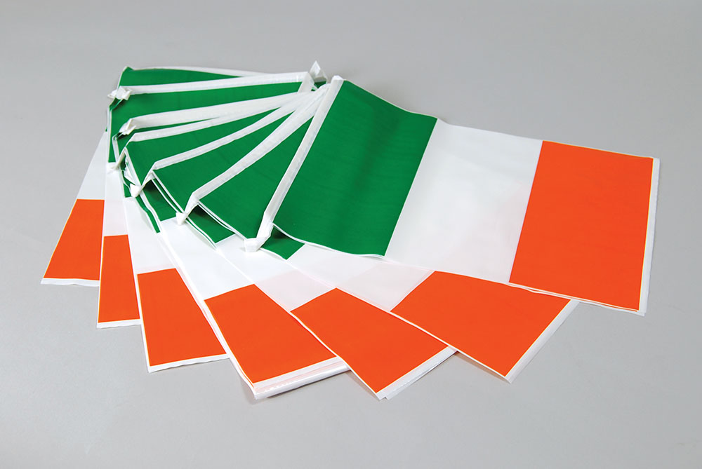 Bunting. Ireland 7m, 25 Flags